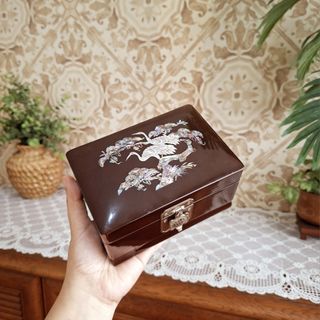 (Category: ) located in . Submitted by millennialmeetsvintage (Listing ID 1468952223, Image 1). Description: .