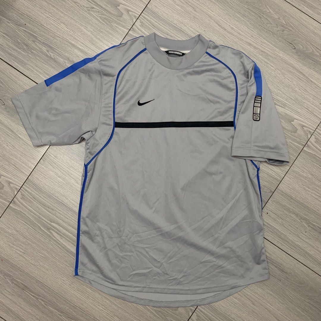 Vintage Nike Dri Fit (Category: Activewear) located in Manila. Submitted by arxxxm (Listing ID 1469068008, Image 1). Description: Vintage Nike Dri Fit 21" width 28" length excellent condition unique style lines 1000+ sf 📥.
