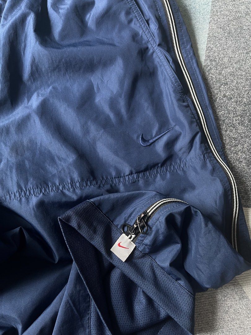 Vintage Nike Short (Category: Shorts) located in Paranaque City. Submitted by mackraven260159 (Listing ID 1469138986, Image 2). Description: Waist 32-38 Length 27.5 Hem11 .