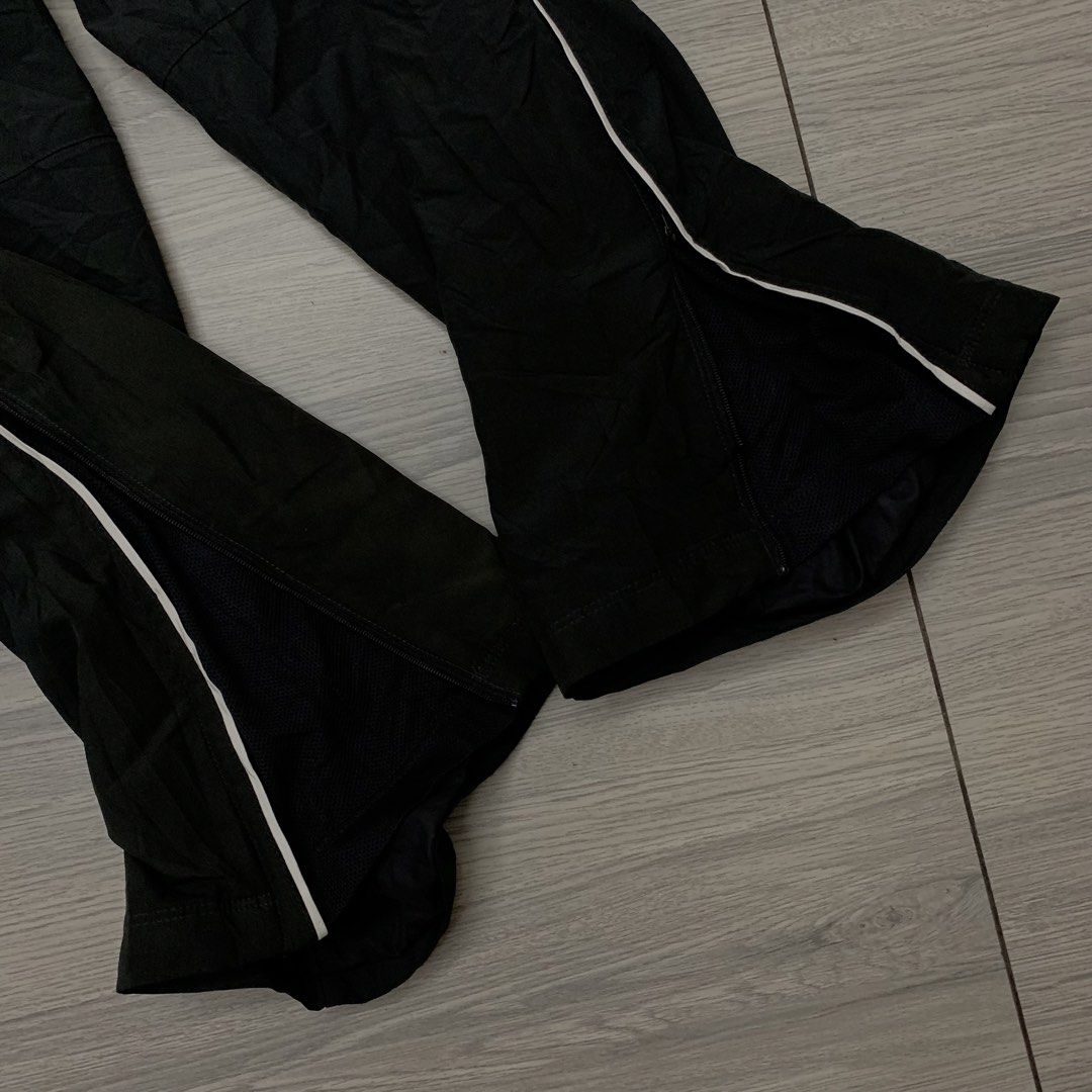 Vintage Nike Trackpants One Line (Category: Activewear) located in Manila. Submitted by arxxxm (Listing ID 1469069299, Image 3). Description: Vintage Nike Trackpants One Line 28-36" waist 40" length 9.5" close leg opening 10" open zip leg excellent condition has zipper sides 700 + sf 📥.