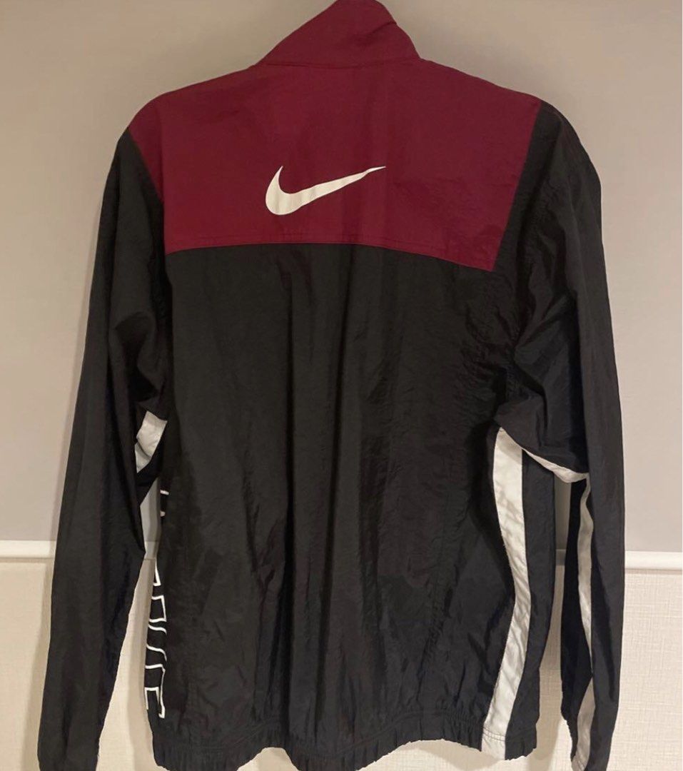 VINTAGE NIKE WINDB (Category: Coats, Jackets and Outerwear) located in Manila. Submitted by golden_znamss (Listing ID 1469122491, Image 2). Description: VINTAGE NIKE WINDBREAKER 600💸💸 issue need wash size L 📍MONTALBAN.