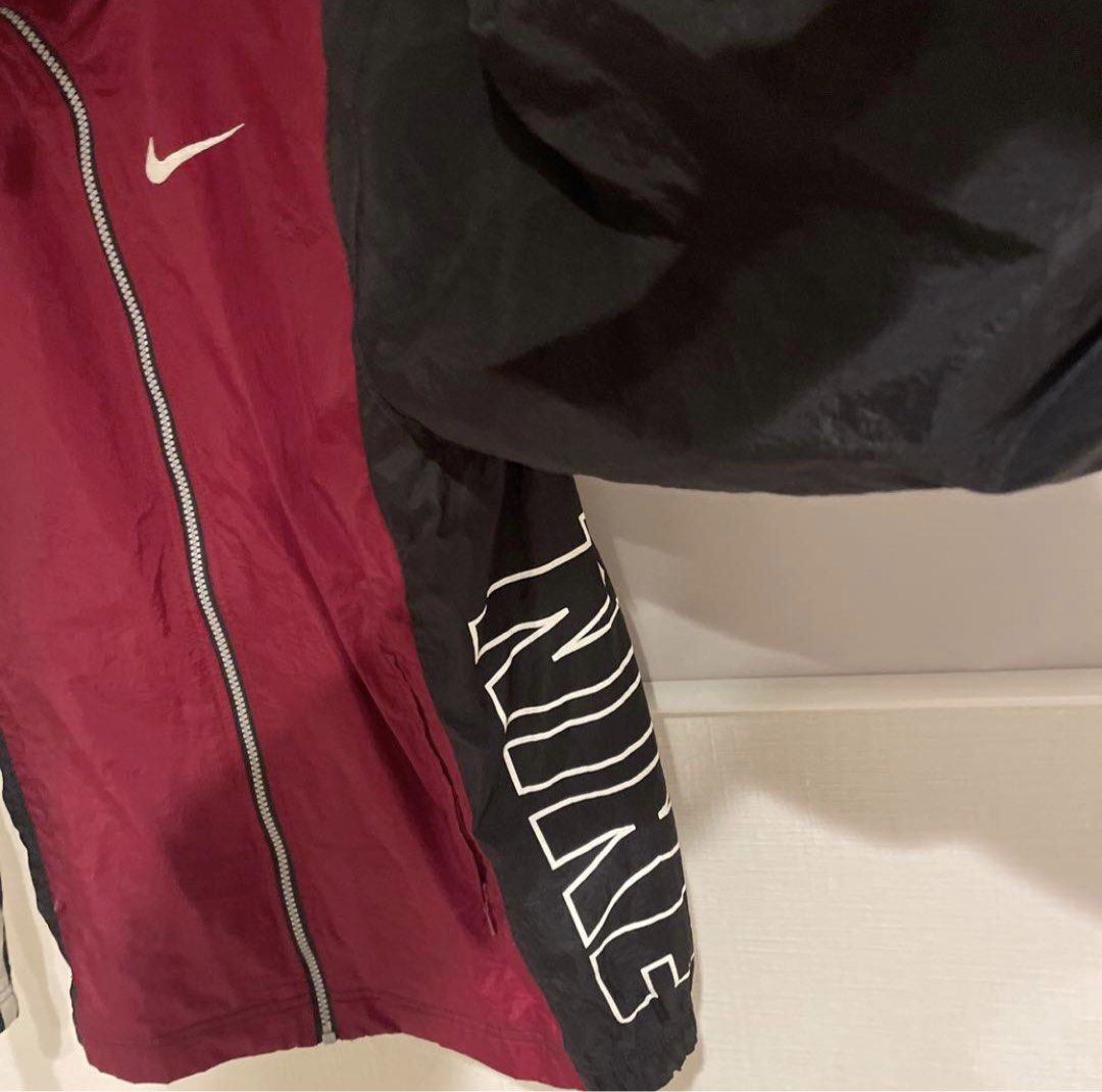 VINTAGE NIKE WINDB (Category: Coats, Jackets and Outerwear) located in Manila. Submitted by golden_znamss (Listing ID 1469122491, Image 3). Description: VINTAGE NIKE WINDBREAKER 600💸💸 issue need wash size L 📍MONTALBAN.