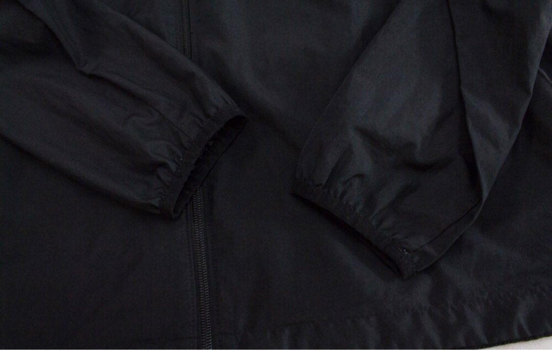VINTAGE NIKE WINDB (Category: Coats, Jackets and Outerwear) located in Manila. Submitted by golden_znamss (Listing ID 1469122807, Image 3). Description: VINTAGE NIKE WINDBREAKER 450💸💸 no issue size L-Xl 📍MONTALBAN.