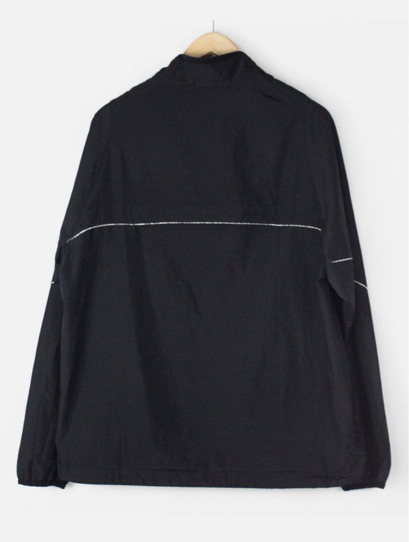 VINTAGE NIKE WINDB (Category: Coats, Jackets and Outerwear) located in Manila. Submitted by golden_znamss (Listing ID 1469122807, Image 2). Description: VINTAGE NIKE WINDBREAKER 450💸💸 no issue size L-Xl 📍MONTALBAN.
