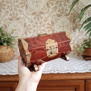 (Category: ) located in . Submitted by millennialmeetsvintage (Listing ID 1468955129, Image 1). Description: .
