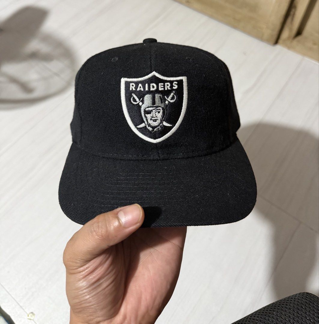 VINTAGE OG LOGO RAIDERS AMERICAN NEEDLE (Category: Caps & Hats) located in Mandaluyong City. Submitted by dindotorred1998 (Listing ID 1468995269, Image 2). Description: Oakland Raiders — OG Logo 🖤🩶 Classic logo, timeless piece. For sale 💯 💰 Price: ₱7k 📩 PM sa sure buyer Slightly negotiable — reasonable offers only. OG logo. Classic drip. 🏴‍☠️🔥.