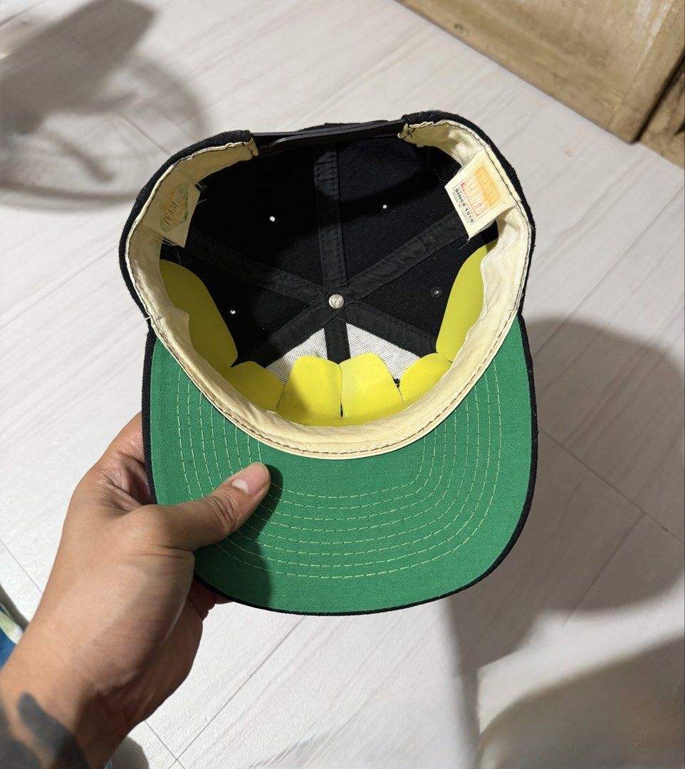 VINTAGE OG LOGO RAIDERS AMERICAN NEEDLE (Category: Caps & Hats) located in Mandaluyong City. Submitted by dindotorred1998 (Listing ID 1468995269, Image 3). Description: Oakland Raiders — OG Logo 🖤🩶 Classic logo, timeless piece. For sale 💯 💰 Price: ₱7k 📩 PM sa sure buyer Slightly negotiable — reasonable offers only. OG logo. Classic drip. 🏴‍☠️🔥.
