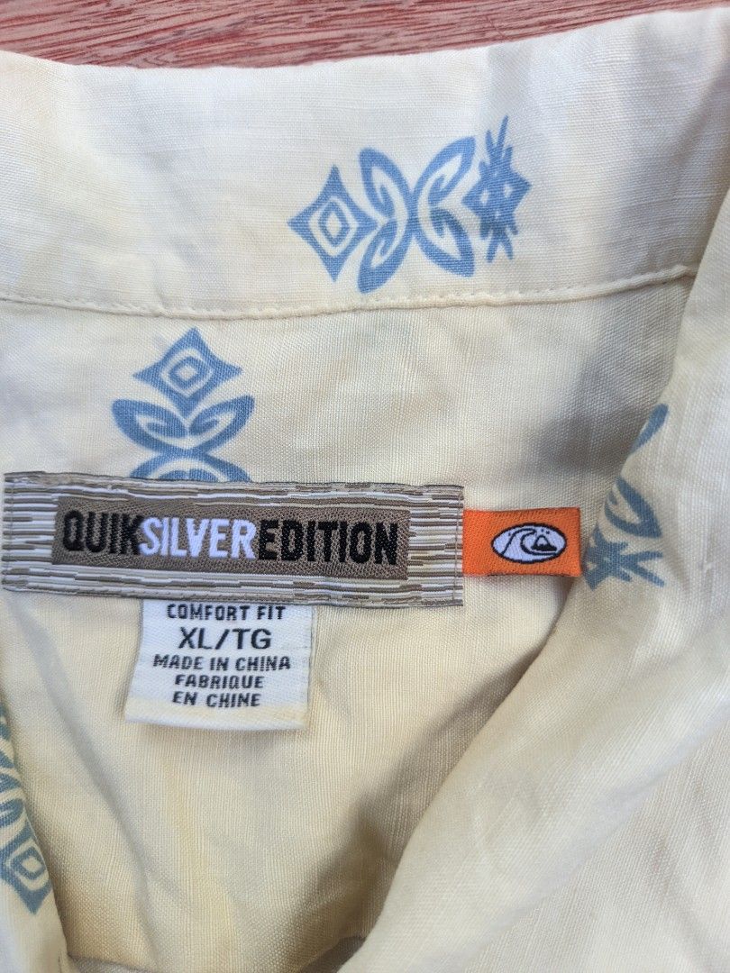 Vintage Quiksilver button down Hawaiian polo (Category: Tshirts & Polo Shirts ) located in Kapalong. Submitted by hashhthrift (Listing ID 1469012792, Image 3). Description: issue see last pic need wash only excellent condition measurements: w25 l29.
