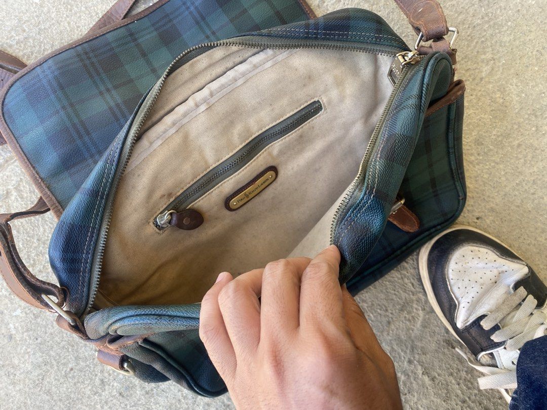 Vintage Ralph Lauren bag (Category: Cross-body Bags) located in Surigao. Submitted by santostris12676 (Listing ID 1468993454, Image 3). Description: Pm sa issue.
