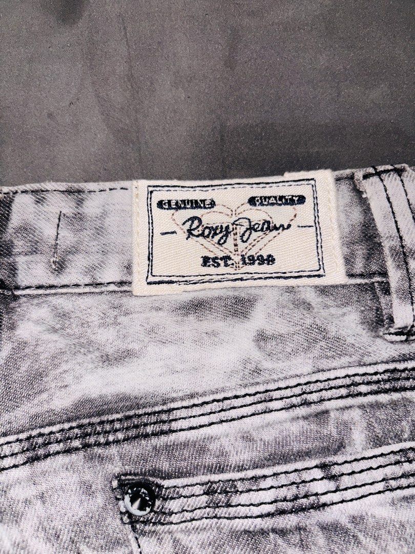 Vintage Roxy Washed Denim Jeans (Category: Jeans) located in Manila. Submitted by erxm.thrift (Listing ID 1469079234, Image 3). Description: .