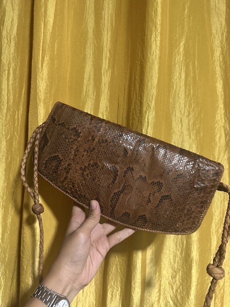 Vintage Snake Skin clutch (Category: Clutches) located in Quezon City. Submitted by jo.1216 (Listing ID 1469070479, Image 2). Description: .