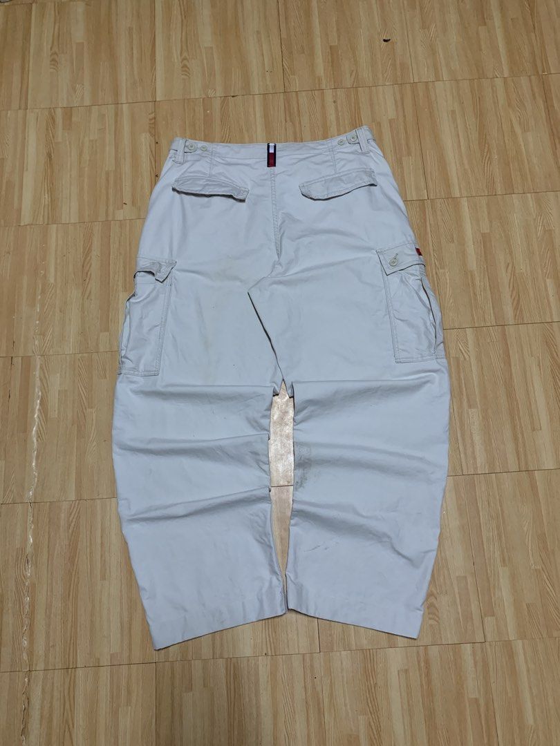 VINTAGE TOMMY JEANS CARGO PANTS (Category: Chinos) located in Rizal. Submitted by uniii_011 (Listing ID 1468945642, Image 1). Description: W: 36 L: 42.5 FLAW/S: STAINS, ALTERED, BUTTON.