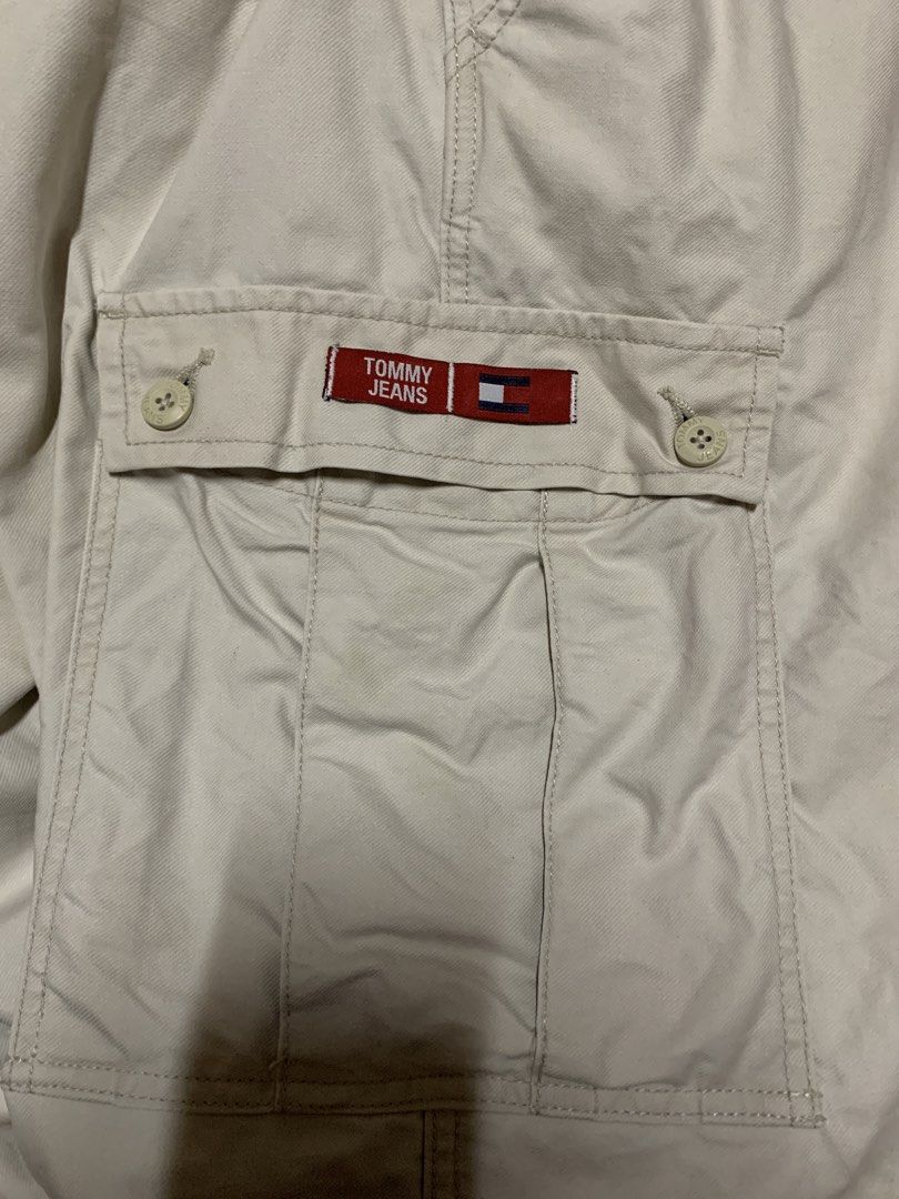 VINTAGE TOMMY JEANS CARGO PANTS (Category: Chinos) located in Rizal. Submitted by uniii_011 (Listing ID 1468945642, Image 3). Description: W: 36 L: 42.5 FLAW/S: STAINS, ALTERED, BUTTON.