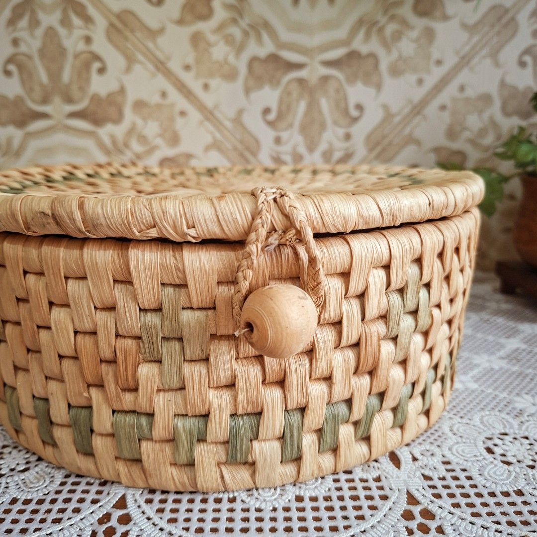 Vintage woven round basket with lid (Category: Vintage Collectibles) located in Dasmarinas. Submitted by millennialmeetsvintage (Listing ID 1468956790, Image 3). Description: last price posted, no haggling 🙅🏻‍♀️ 🌍ships from DASMA, CAVITE 🚚 shipping via Lalamove only ❌no reservations, first-to-pay basis ❌no physical store, no walk-ins ❌no COD transactions.