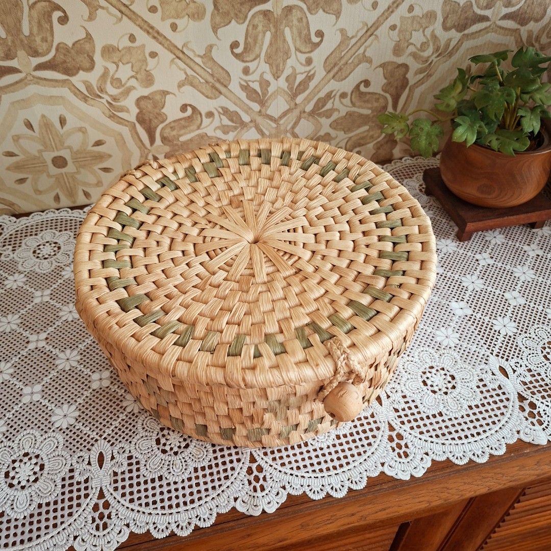 Vintage woven round basket with lid (Category: Vintage Collectibles) located in Dasmarinas. Submitted by millennialmeetsvintage (Listing ID 1468956790, Image 1). Description: last price posted, no haggling 🙅🏻‍♀️ 🌍ships from DASMA, CAVITE 🚚 shipping via Lalamove only ❌no reservations, first-to-pay basis ❌no physical store, no walk-ins ❌no COD transactions.