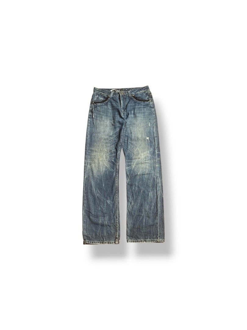 Vintage Y2K Bootcut Jeans (Category: Jeans) located in Davao. Submitted by underrated_style (Listing ID 1469105895, Image 1). Description: Big train Baggy Jeans / Bootcut waist - 32 length - 42 leg op - 8.5 excellent condition colorrate 9/10 or better! issue - minimal heelbites.