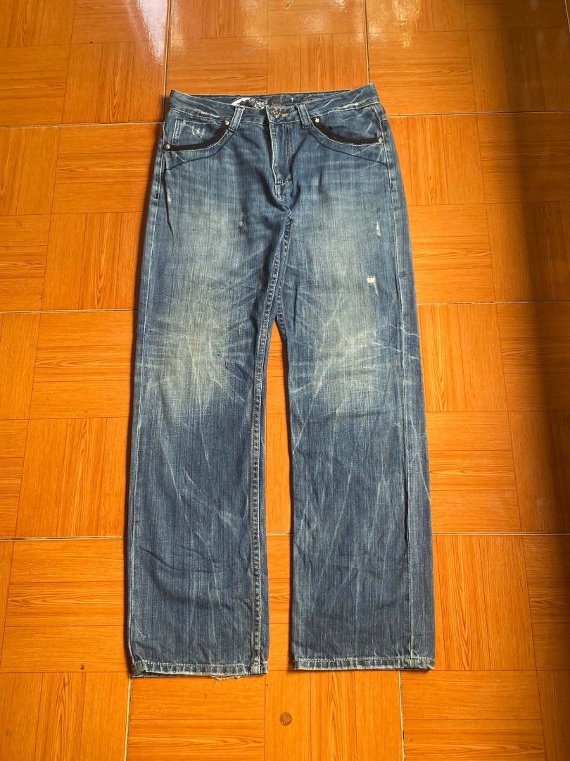 Vintage Y2K Bootcut Jeans (Category: Jeans) located in Davao. Submitted by underrated_style (Listing ID 1469105895, Image 3). Description: Big train Baggy Jeans / Bootcut waist - 32 length - 42 leg op - 8.5 excellent condition colorrate 9/10 or better! issue - minimal heelbites.