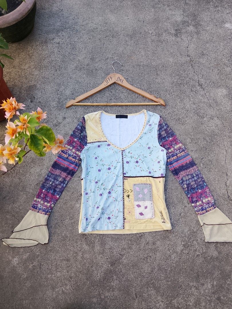 Vintage y2k de pui (Category: Longsleeves) located in Bayombong. Submitted by jeffreybee (Listing ID 1469102273, Image 1). Description: 20.5 length 16.5 width atretch upto 20.
