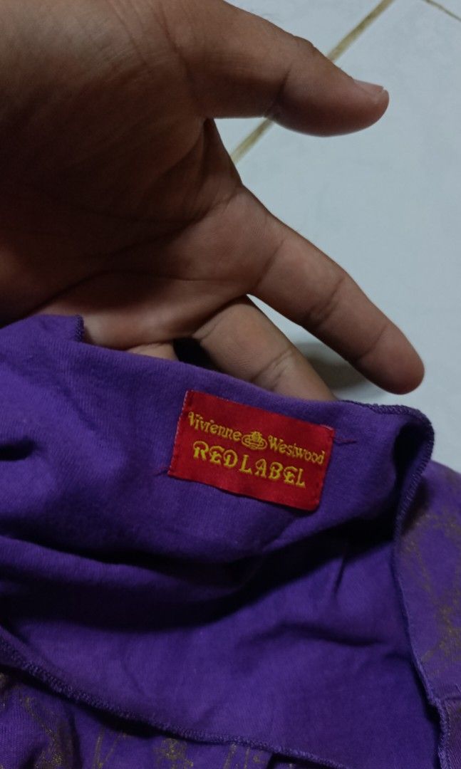 VIVIEN WESTWOOD RED LABEL (Category: Luxury Apparel) located in Tumauini. Submitted by patricktag49926 (Listing ID 1469006153, Image 2). Description: .