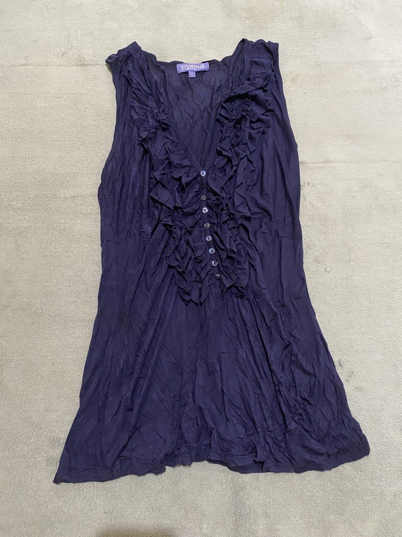 Vivienne tam (Category: Dresses) located in Tabaco. Submitted by centthrif55361 (Listing ID 1469069006, Image 1). Description: Vivienne tam Small W:14 L:26.5 Excellent condition Color rate 9.7/10 No issue .