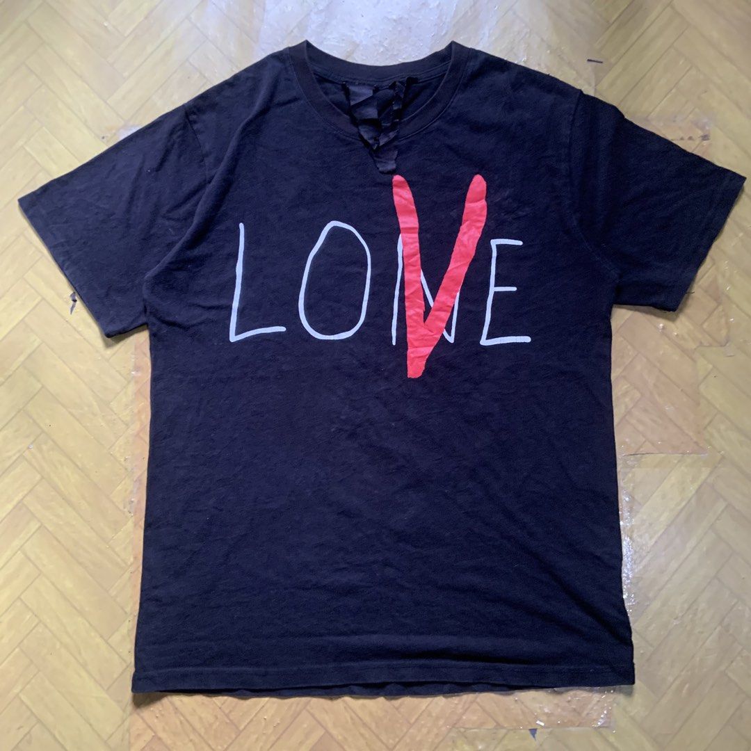 Vlone LONE V Black T-Shirt (Category: Tshirts & Polo Shirts ) located in Tabaco. Submitted by bayhust (Listing ID 1468956068, Image 1). Description: 20x27 excellent 9.8/10 color rate minimal hairlines - Brand: Vlone - Color: Black with white and red chest graphic - Design: Classic short sleeve crew neck with large 'VLONE' print - Condition: Clean fabric, minimal wear - Details: Authentic branding tags attached at the collar area - Style: Perfect 