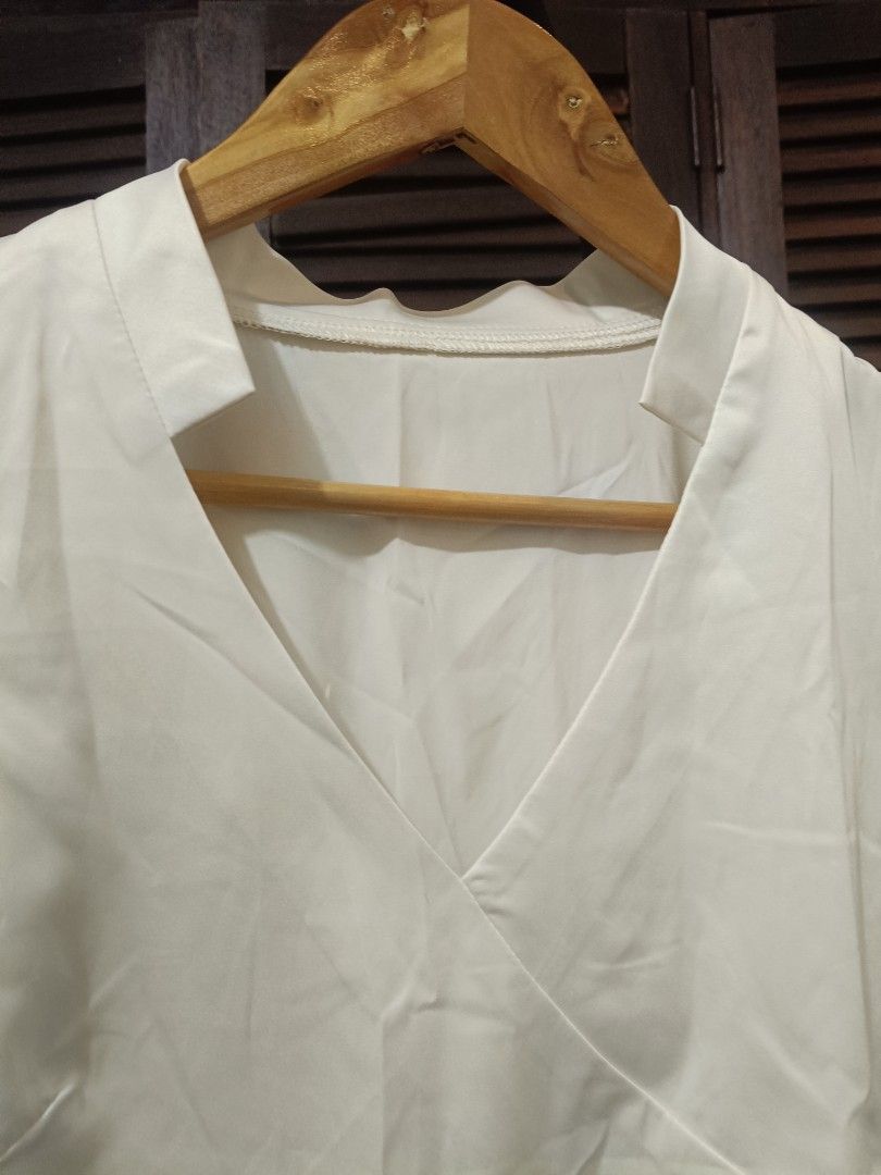 Vneck Sleeveless (Category: Sleeveless) located in Manila. Submitted by byjrb (Listing ID 1469048932, Image 2). Description: 🛍️ Brand-new items from SHEIN, Emery Rose, Zaful, No brand & more! Size : Medium 📦 Shipping: LBC / J&T / Lalamove 💸 MOP: GCash / BPI only DM for inquiries! 💌 Note : Wednesday and Saturday : shipping day..