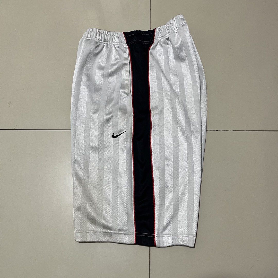 VNTG NIKE EMBROID LOGO TRACK SHORT (Category: Shorts) located in Manila. Submitted by balanse (Listing ID 1468981948, Image 1). Description: SIZE: L ON TAG DIMES: 30-38W X 22L EXCELLENT CONDITION. 9.9 HONEST COLOR RATE. NONE ANY ISSUE, WASH ONLY.