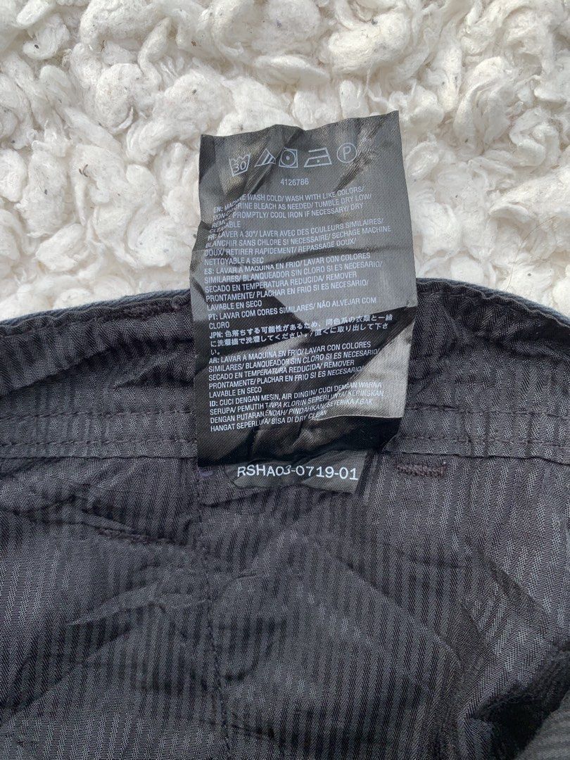 Volcom (Category: Shorts) located in Manila. Submitted by hamboychac77005 (Listing ID 1469133643, Image 3). Description: .