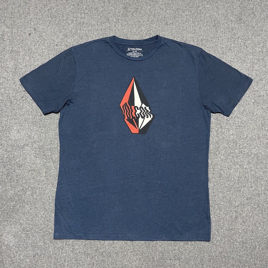 Volcom - Stone Wave Shirt (XL) (Category: Tshirts & Polo Shirts ) located in Pasig City. Submitted by _rosasass_ (Listing ID 1469109413, Image 2). Description: Authntic good as new Size XL .