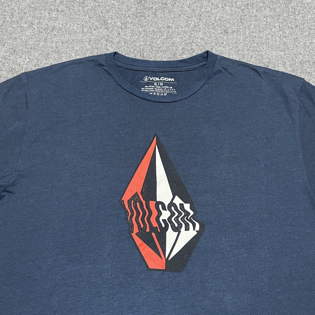 Volcom - Stone Wave Shirt (XL) (Category: Tshirts & Polo Shirts ) located in Pasig City. Submitted by _rosasass_ (Listing ID 1469109413, Image 3). Description: Authntic good as new Size XL .