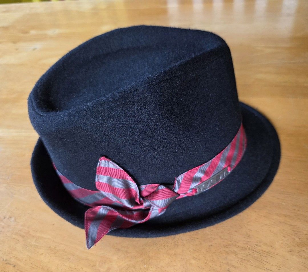 Volcom Black Fedora Hat With Red Stripe Ribbon (Category: Caps & Hats) located in Antipolo. Submitted by saslbs (Listing ID 1469014199, Image 1). Description: - Brand: Volcom - Style: Black wool blend fedora hat - Size: M/L - Details: Red and grey striped ribbon with a side bow and small metal logo tag - Condition: Clean interior sweatband Payment thru g-cash. Delivery thru Lbc or lalamove care of buyer. .
