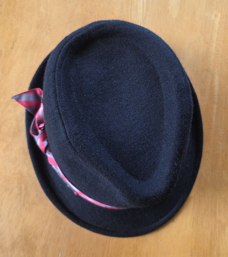 Volcom Black Fedora Hat With Red Stripe Ribbon (Category: Caps & Hats) located in Antipolo. Submitted by saslbs (Listing ID 1469014199, Image 3). Description: - Brand: Volcom - Style: Black wool blend fedora hat - Size: M/L - Details: Red and grey striped ribbon with a side bow and small metal logo tag - Condition: Clean interior sweatband Payment thru g-cash. Delivery thru Lbc or lalamove care of buyer. .