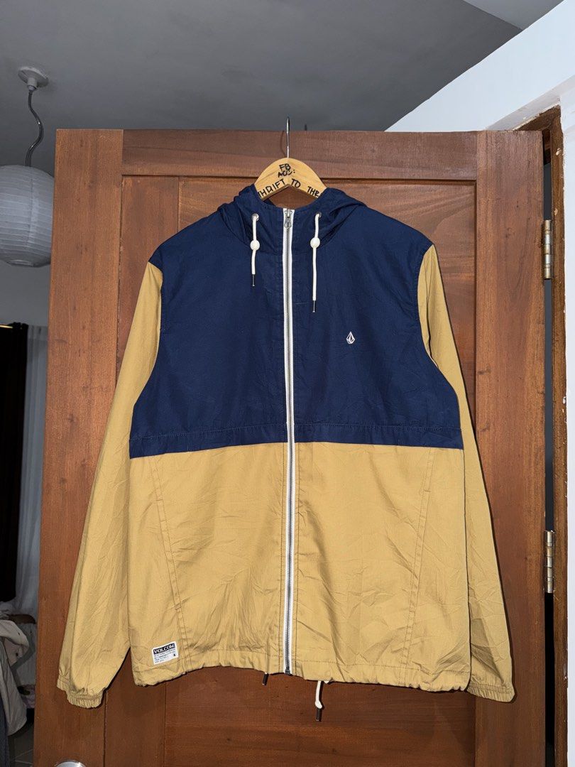VOLCOM JACKET water resistant (Category: Coats, Jackets and Outerwear) located in Manila. Submitted by triptothrift7 (Listing ID 1469102226, Image 2). Description: message if you are interested! for fast transaction VOLCOM JACKET water resistant for only 1500 size medium width 21 x 28 length no issue need wash only excellent condition color rate 9/10 mode of payment gcash or bank transfer location Biñan laguna.