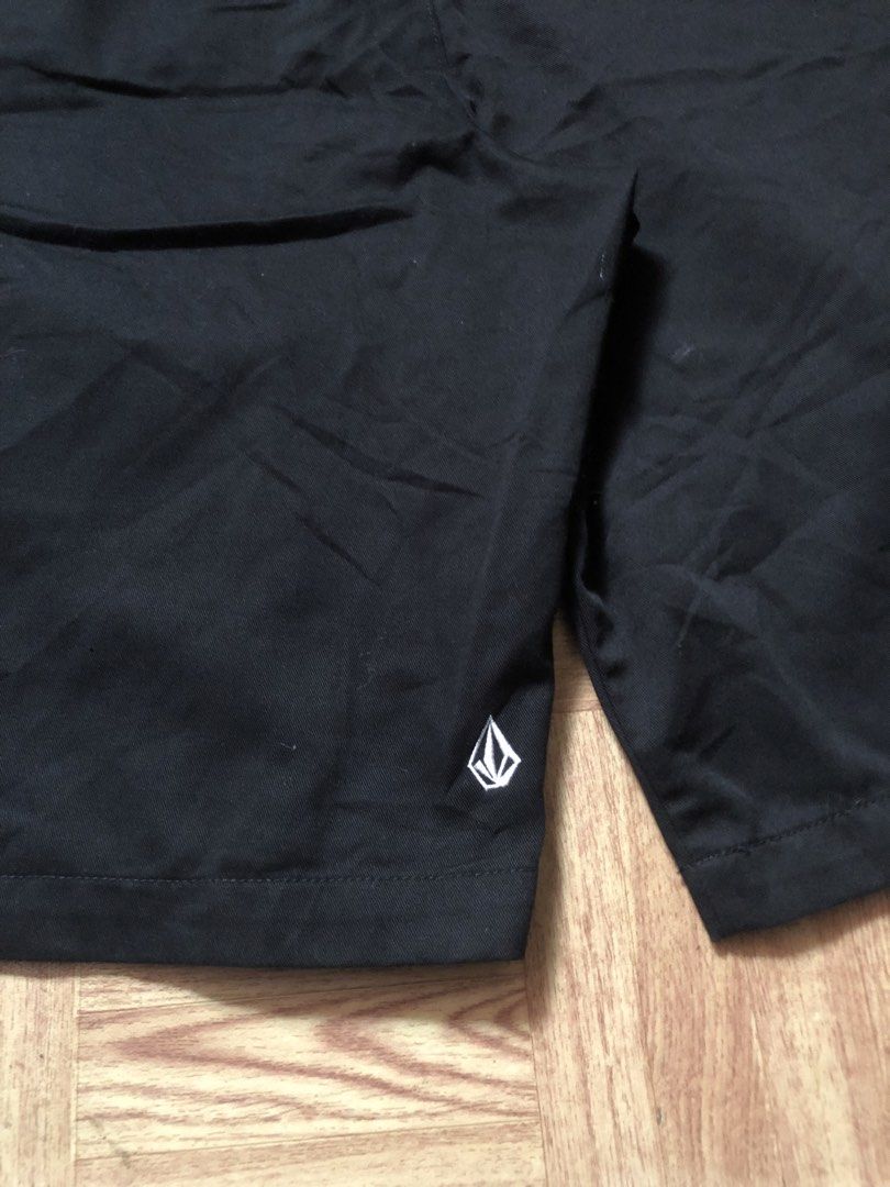 Volcom Short (Black) (Category: Shorts) located in Manila. Submitted by cristianm._hawk (Listing ID 1469013921, Image 3). Description: Volcom short Color: Black Color rate: 9/10 Size: 38 on tag Complete tags Dimes: W: 19.5 L. 23.5 Leg opening: 12.5 Thigh: 15 Issue: None( need wash only ) Note: COLOR MAY VARY DUE TO LIGHTNING. PLEASE MANAGE YOUR EXPECTATION. Pm sa interested. Thank you.