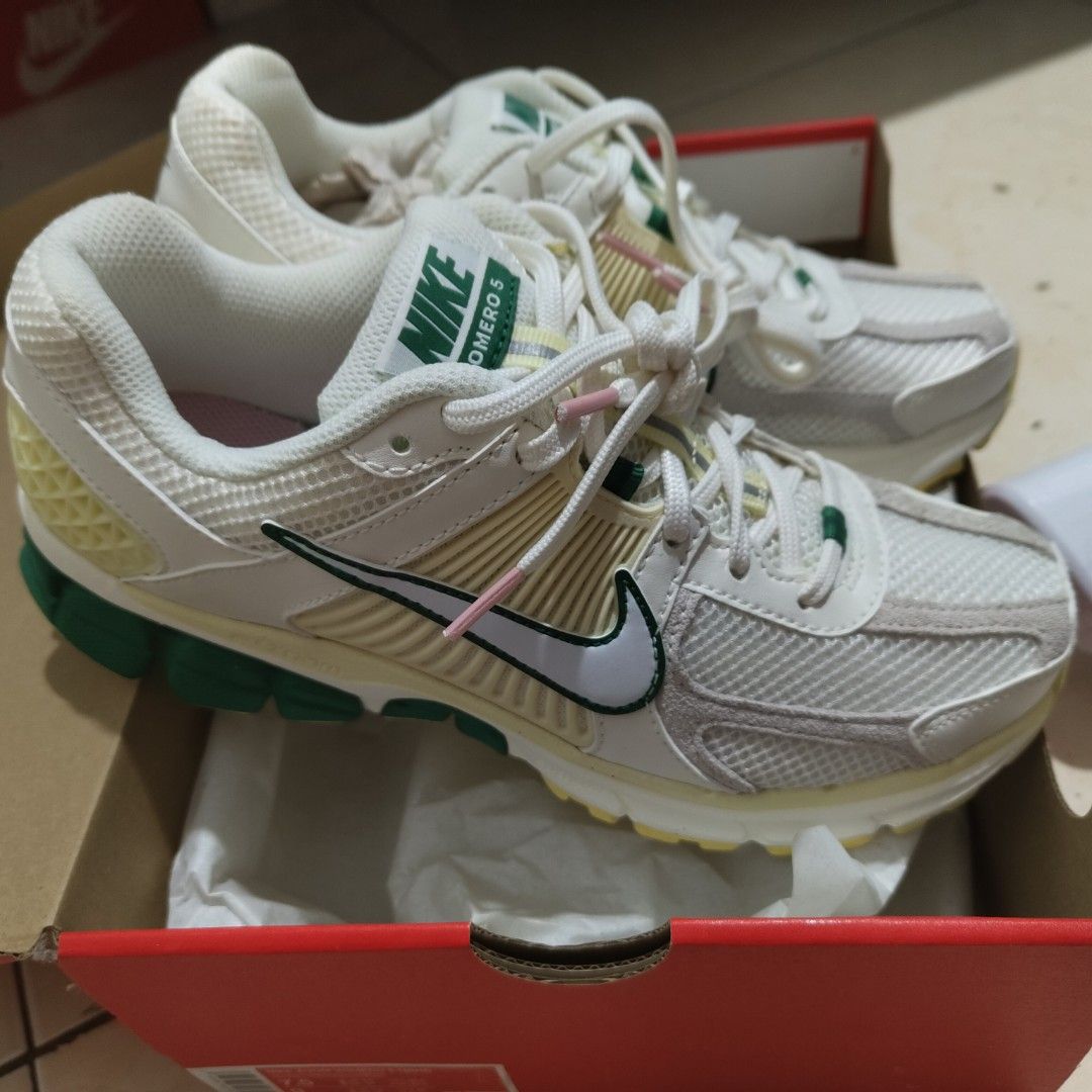 vomero 5 7.5US (Category: Sneakers) located in Pasay City. Submitted by zidler0739147 (Listing ID 1469004956, Image 1). Description: PRICE IS FIX FIRM WALANG TAWAD 7.5US brandnew from commonwealth ph makati location.