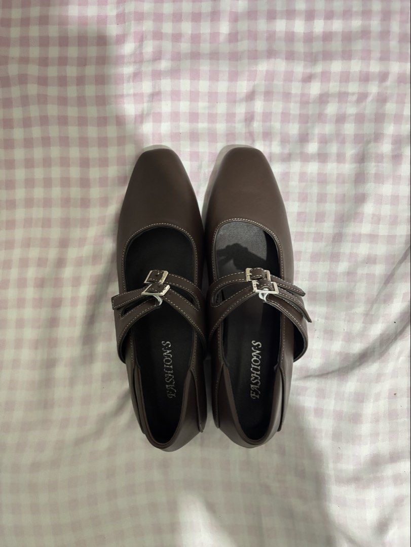 brown mary janes (Category: Flats & Sandals) located in Manila. Submitted by iyahpreloved_ (Listing ID 1469088900, Image 2). Description: never been used size 39 / 24.5cm.