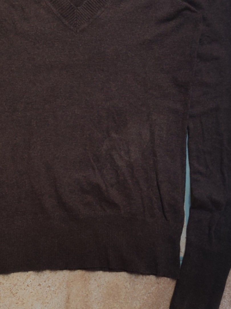 VTG Y2K AMERICAN EAGLE KNITTED SWEATER (Category: Longsleeves) located in Manila. Submitted by _wtfroza (Listing ID 1469111723, Image 2). Description: 📌size: XS to S (body hugging( -issues: stain (?) can't really determine what exactly. -need wash, overall condition is good.
