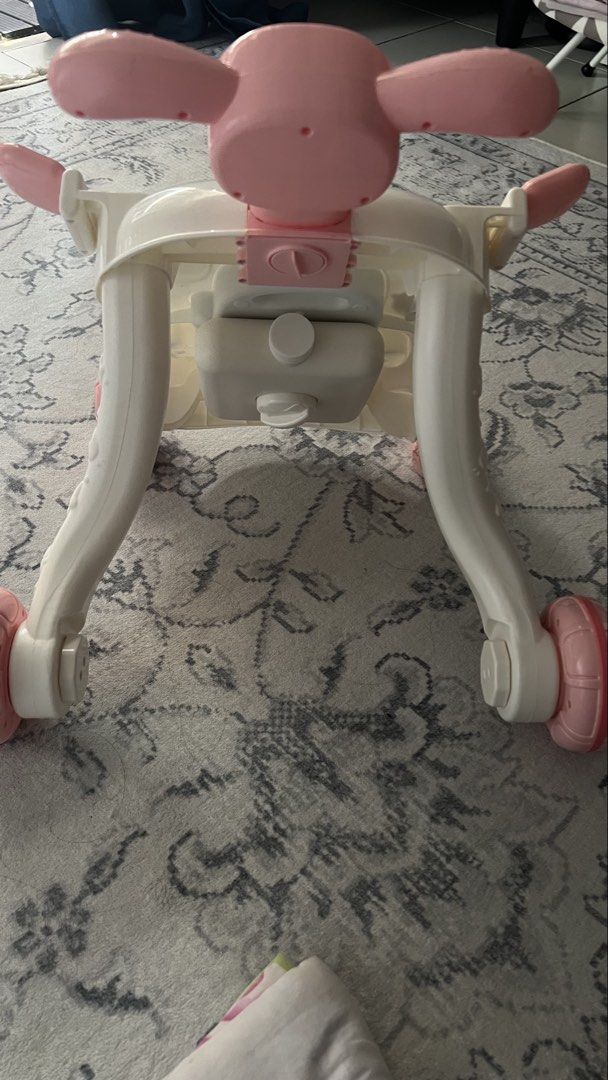 Walker Stroller (Category: Infant Playtime) located in Kuala Lumpur. Submitted by arisya9 (Listing ID 1469017933, Image 2). Description: Tak sempat guna sbb baby dah boleh jalan. Condition 9.9. Ada music kena letak battery.