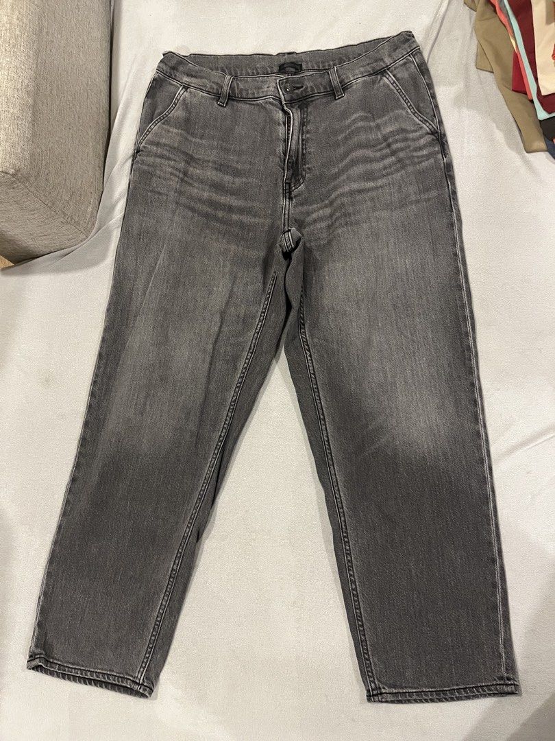 Washed Black Denim Jeans (Category: Jeans) located in Manila. Submitted by lancitooy (Listing ID 1469073128, Image 1). Description: - Style: Relaxed straight fit denim jeans - Color: Washed black with faded details - Rise: Mid-rise waist with zip fly and button closure - Pockets: Functional front pockets and back patch pockets - Versatility: Easy to style with t-shirts and hoodies for everyday wear - Waist 84x92 cm.