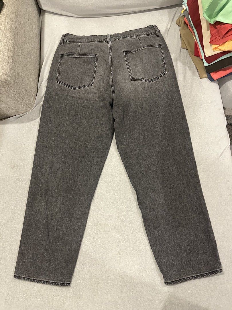 Washed Black Denim Jeans (Category: Jeans) located in Manila. Submitted by lancitooy (Listing ID 1469073128, Image 2). Description: - Style: Relaxed straight fit denim jeans - Color: Washed black with faded details - Rise: Mid-rise waist with zip fly and button closure - Pockets: Functional front pockets and back patch pockets - Versatility: Easy to style with t-shirts and hoodies for everyday wear - Waist 84x92 cm.