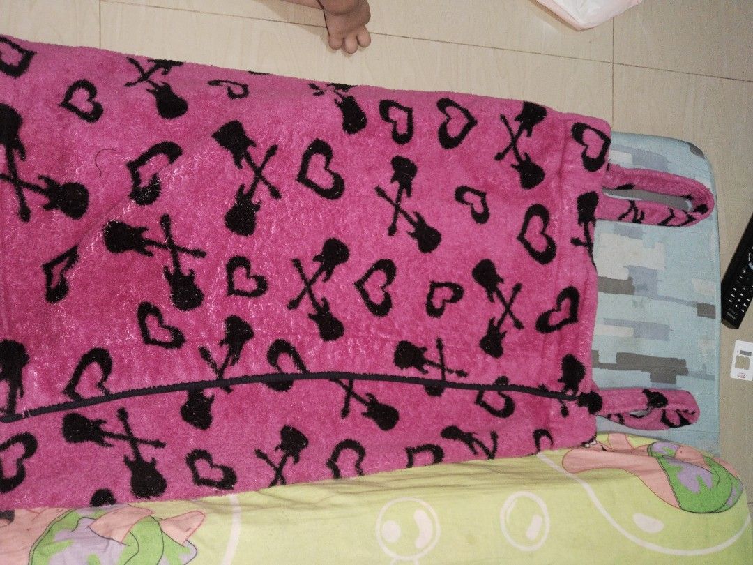 Wearable bath robe twinklzzz brand small and medium bundle (Category: Undergarments & Loungewear) located in Cavite. Submitted by krisandrakian (Listing ID 1469085572, Image 2). Description: imported, padala from new york! selling in bundle. pwede dn isa lang, chat lang..