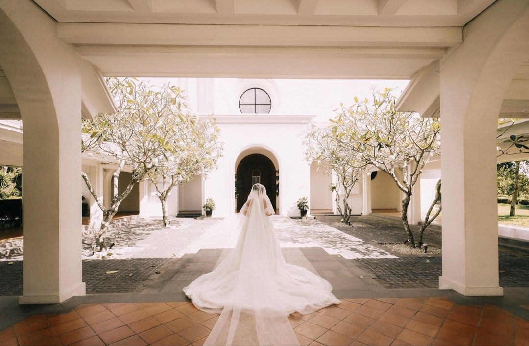 Wedding Gown (Paulo Baltazar) (Category: Evening dresses & gowns) located in Cavite. Submitted by item10001 (Listing ID 1469037554, Image 2). Description: Designer: Paulo Baltazar Style: Off-shoulder A-line / Ballgown with delicate lace details and tulle train Color: Off-white / Ivory Condition: Excellent / Professionally dry-cleaned Size: Fits Large Inclusions: Includes matching veil.