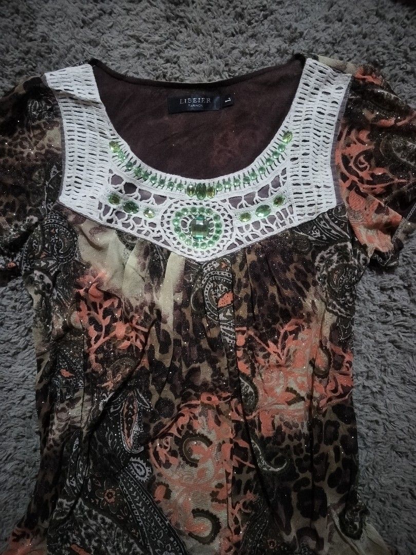 Whimsical Ahh Top (Category: Blouses) located in Baguio. Submitted by nnthnnth (Listing ID 1469157004, Image 3). Description: 20" x 26.5.