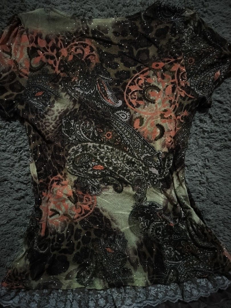 Whimsical Ahh Top (Category: Blouses) located in Baguio. Submitted by nnthnnth (Listing ID 1469157004, Image 2). Description: 20" x 26.5.