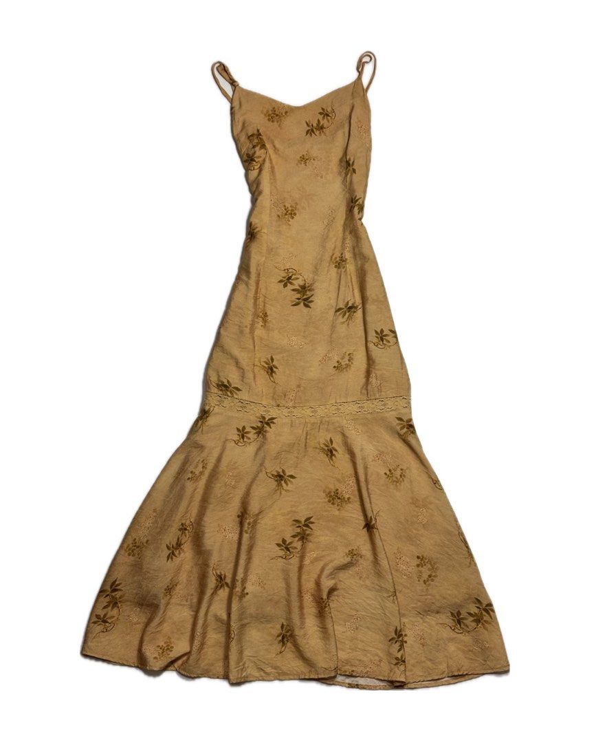 whimsy maxi dress (Category: Dresses) located in Mabalacat. Submitted by lueur.rei (Listing ID 1469087275, Image 1). Description: ⊹ ࣪ ˖ B28-30, W26, L45 ⊹ ࣪ ˖ with side zip ⊹ ࣪ ˖ adjustable strap 𖧧 mine: ₱300 𖧧 steal: ₱350 𖧧 lock (au):₱400 — eob: OCT 20 - 8 PM ⊹₊˚‧︵‿₊୨ᰔ୧₊‿︵‧˚₊⊹ — measurements were taken in flat lay — picture may vary due to lighting — please read guidelines before buying — once item is confirmed, please send your complete orde