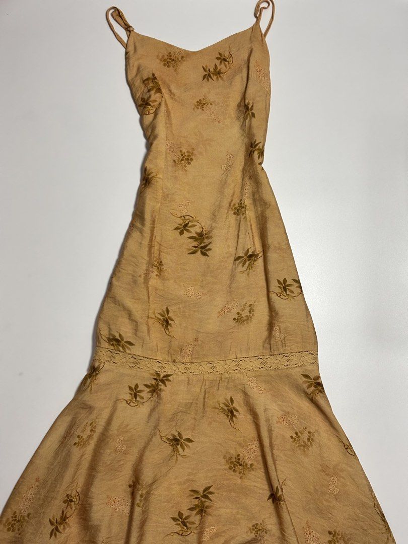 whimsy maxi dress (Category: Dresses) located in Mabalacat. Submitted by lueur.rei (Listing ID 1469087275, Image 3). Description: ⊹ ࣪ ˖ B28-30, W26, L45 ⊹ ࣪ ˖ with side zip ⊹ ࣪ ˖ adjustable strap 𖧧 mine: ₱300 𖧧 steal: ₱350 𖧧 lock (au):₱400 — eob: OCT 20 - 8 PM ⊹₊˚‧︵‿₊୨ᰔ୧₊‿︵‧˚₊⊹ — measurements were taken in flat lay — picture may vary due to lighting — please read guidelines before buying — once item is confirmed, please send your complete orde
