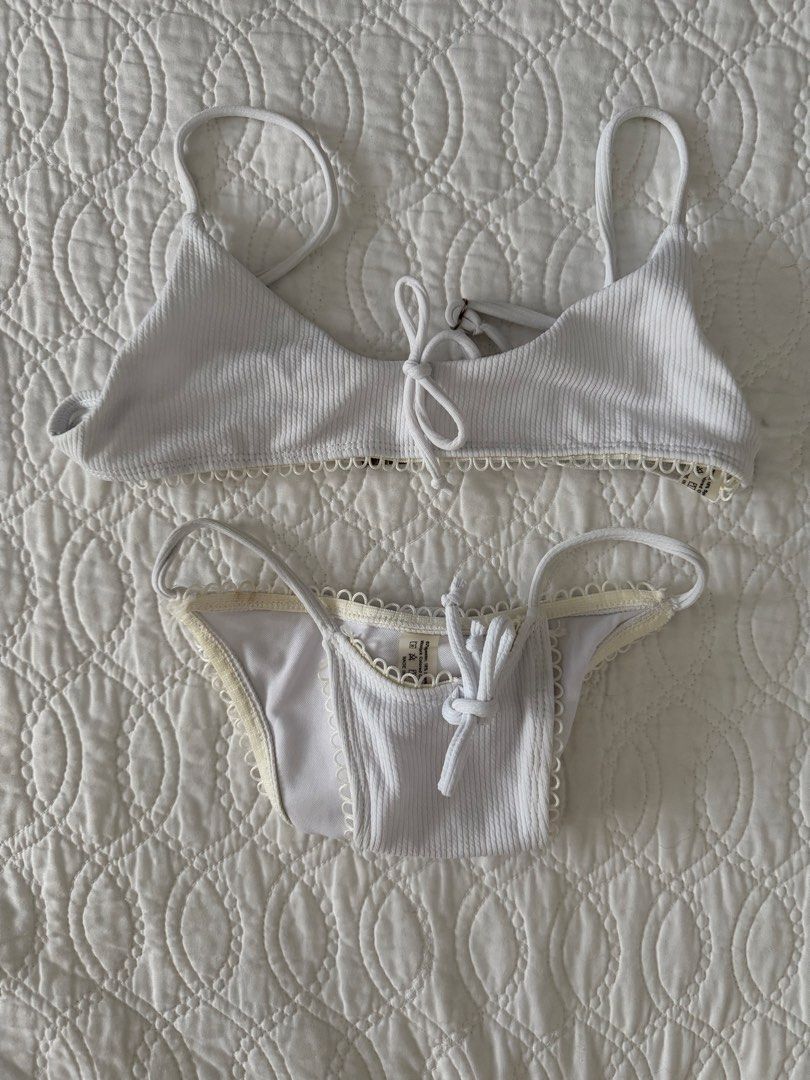 White Bikini (Category: Bikinis & Swimsuits) located in Quezon City. Submitted by kelangot (Listing ID 1469002574, Image 1). Description: Selling this item in great condition! Brand: no brand Size: small Condition: never used but no more tag Color: white RFS: decluttering 📦 Shipping: C/O buyer 💸 Payment: GCash, BPI, or GoTyme Feel free to message me for inquiries Strictly no cancellations, returns, or refunds. Happy shopping! ♡.