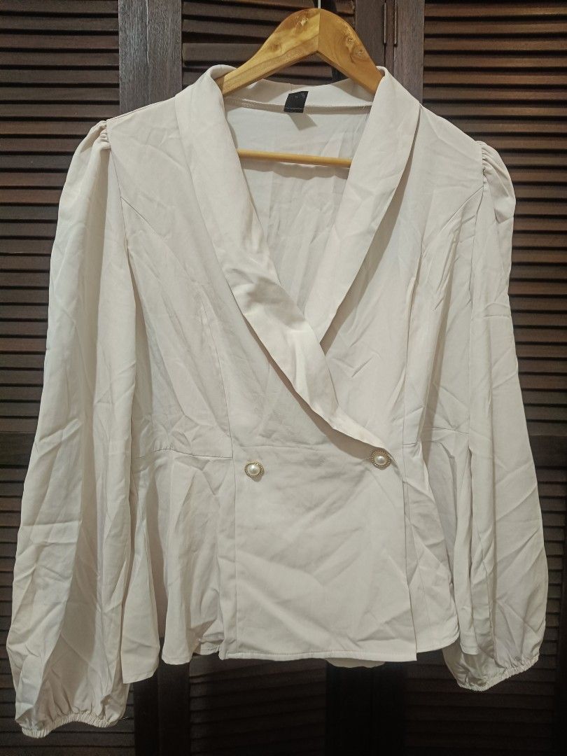 White Blazer-Style Blouse with Gold Buttons (Category: Blouses) located in Manila. Submitted by byjrb (Listing ID 1469050383, Image 3). Description: 🛍️ Brand-new items from SHEIN, Emery Rose, Zaful, No brand & more! Size : Large 📦 Shipping: LBC / J&T / Lalamove 💸 MOP: GCash / BPI only Note : Brand is listed as SHEIN for listing purposes. All items are sourced from shein-bales. Shipping schedule. Wednesday and Saturday : shipping day..