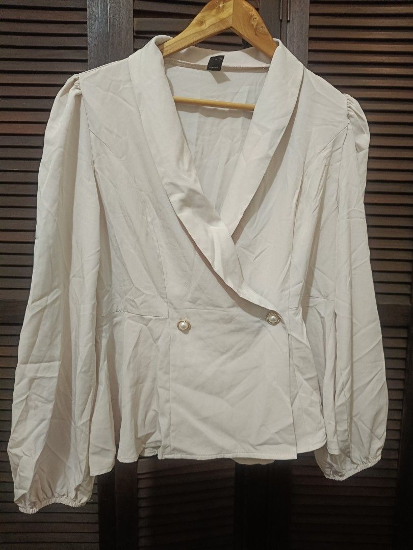 White Blazer-Style Blouse with Gold Buttons (Category: Blouses) located in Manila. Submitted by byjrb (Listing ID 1469050383, Image 1). Description: 🛍️ Brand-new items from SHEIN, Emery Rose, Zaful, No brand & more! Size : Large 📦 Shipping: LBC / J&T / Lalamove 💸 MOP: GCash / BPI only Note : Brand is listed as SHEIN for listing purposes. All items are sourced from shein-bales. Shipping schedule. Wednesday and Saturday : shipping day..