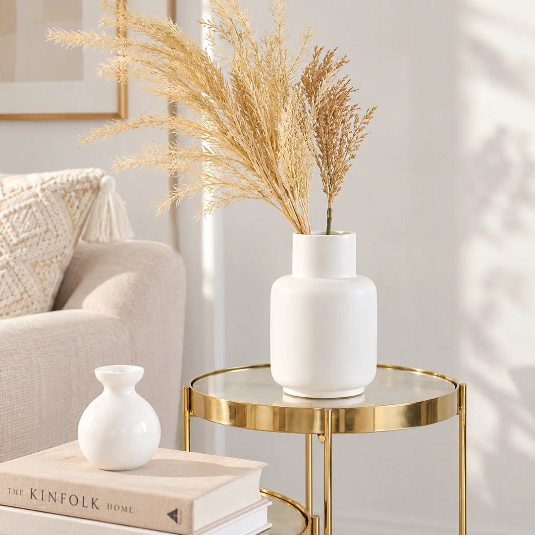 White Ceramic Vase (Category: Vases & Decorative Bowls) located in Mandaue City. Submitted by phalaenopsis_mandaue (Listing ID 1469064003, Image 1). Description: .